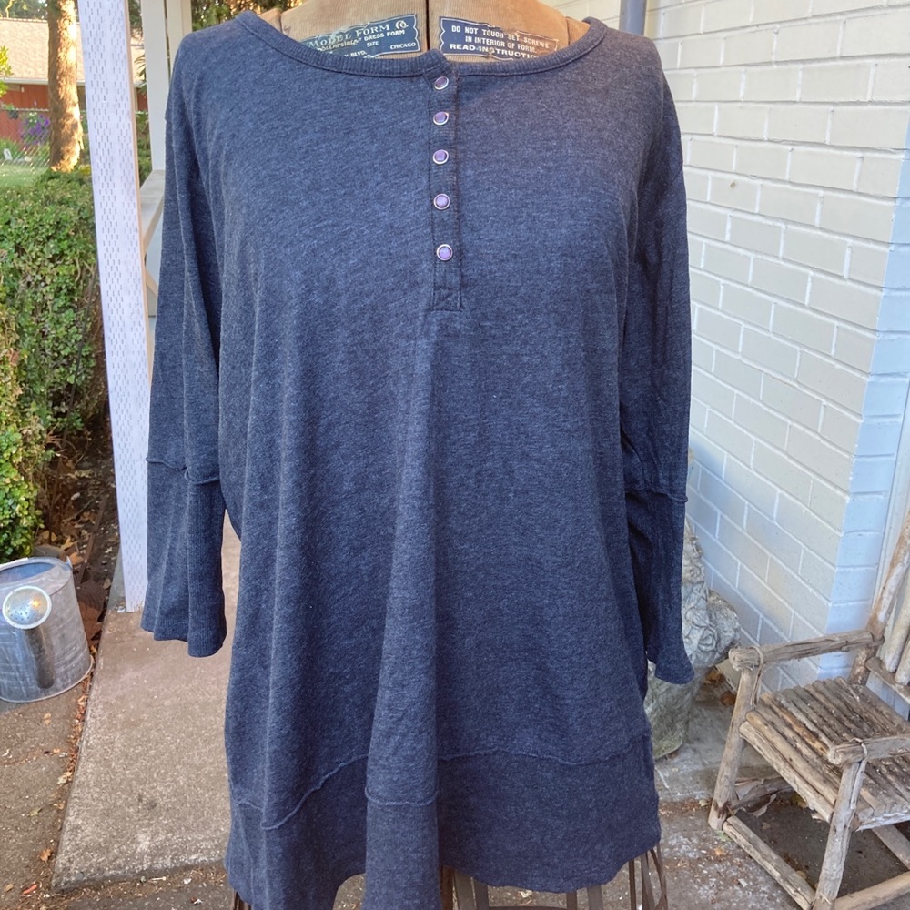 Great condition Avenue quarter sleeve